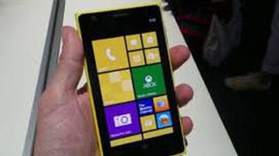 Microsoft Boss Regrets Stopping Release of Windows Phone