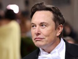 Elon Musk Kehilangan Kekayaannya sebesar Rp 380 Triliun dalam Semalam