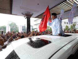 Prabowo’s Arrival in Bandung Welcomed with Parade of Percussion and Dance