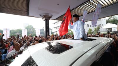 Prabowo’s Arrival in Bandung Welcomed with Parade of Percussion and Dance