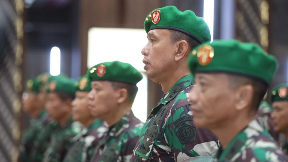 Contoh Pemimpin yang Tidak Benar: Seorang Perwira Mencaci Sersan Kepala yang Lebih Tua