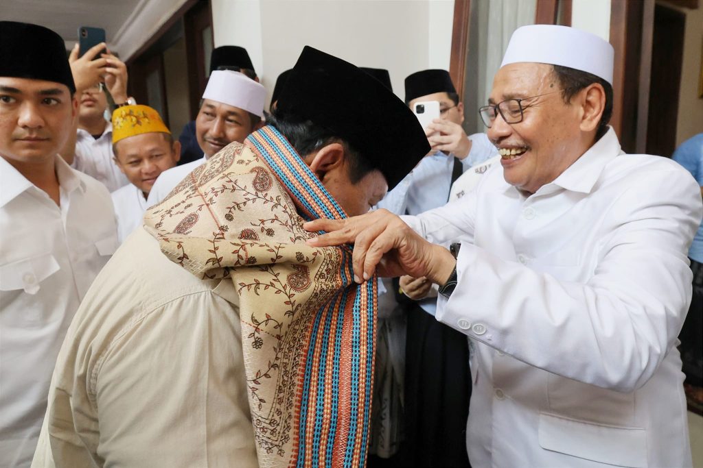 Pimpinan Ponpes Buntet Cirebon Memberikan Dukungan untuk Prabowo-Gibran dalam Pilpres 2024