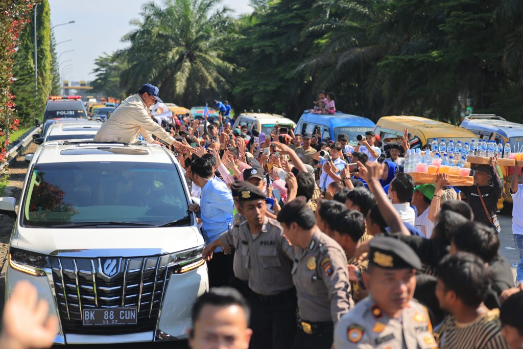 Ribuan Orang dari Kepulauan Riau Bergembira Menyambut Kedatangan Prabowo Subianto