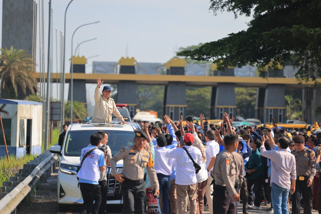 Membela Rakyat dan Pilih yang di Tengah untuk Presiden, Prabowo: