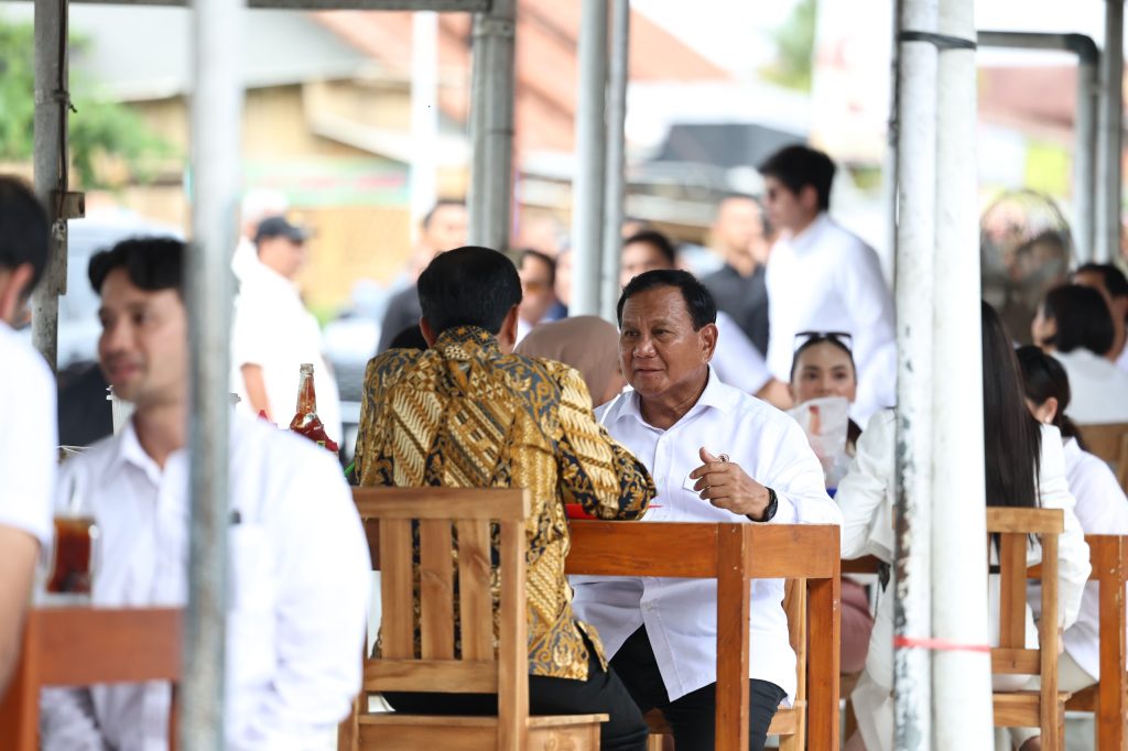 Prabowo dan Jokowi Mampir Makan Bakso dan Doakan Kesuksesan Usaha Kuliner Sholeh