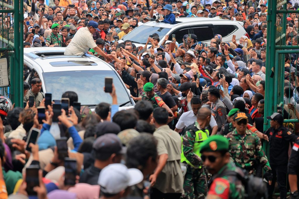 Ribuan Petani dan Peternak Menyambut Kedatangan Prabowo dengan Antusias di Sumedang