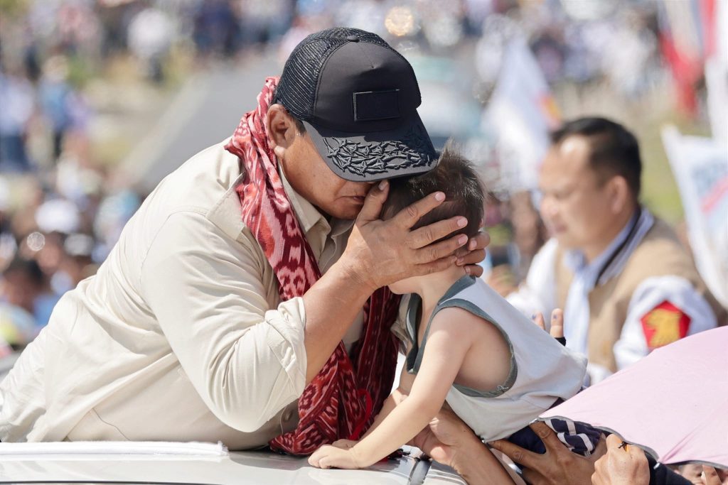 Prabowo Subianto Mendorong Program Makan Siang Siswa di Sekolah untuk Meningkatkan Kesehatan dan Prestasi Akademik Anak Indonesia