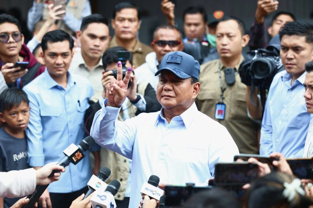 Prabowo Subianto Memilih di TPS: Menyuarakan Nurani, Menjaga Keamanan, dan Mendamaikan Suasana TPS