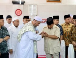 Prabowo Subianto berkunjung ke Habib Ali Kwitang untuk meminta doa agar pekerjaan kita lancar ke depan