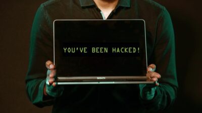 1. Lima Raja Hacker yang Menguasai Dunia dengan Keahlian Mereka
2. Lima Master Cybercriminal yang Merajai Dunia Internet
3. Lima Hacker Canggih yang Mempermalukan Keamanan Dunia Maya
4. Lima Juru Bahaya Digital yang Menggebrak Dunia Teknologi
5. Lima Pelaku Kejahatan Siber Teratas yang Menyulitkan Keamanan Dunia Online