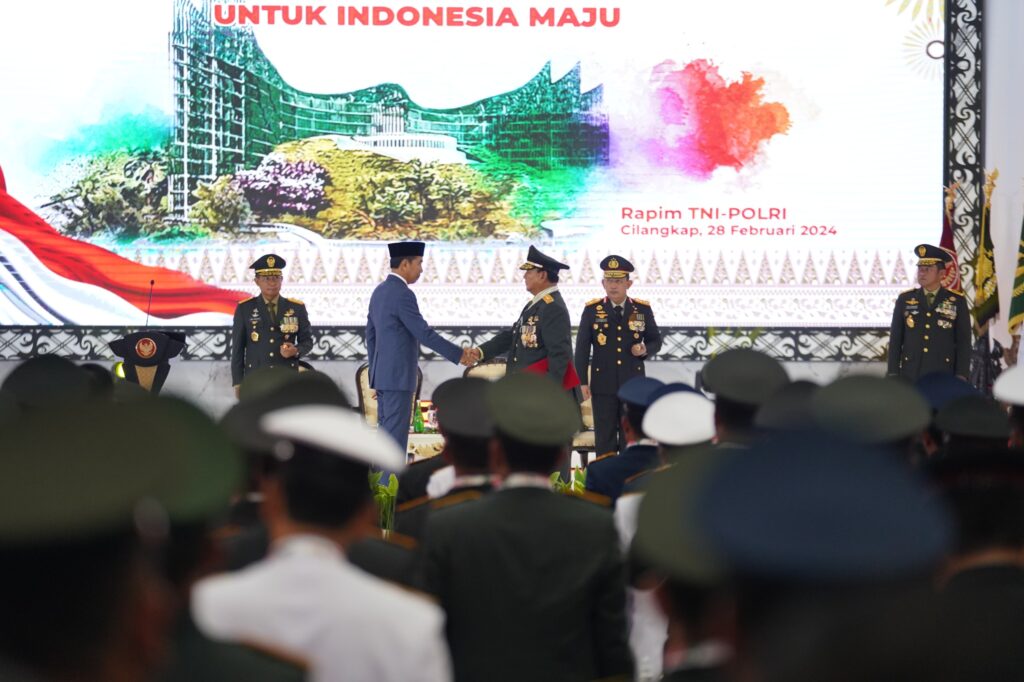 Presiden Jokowi Berikan Prabowo Penganugerahan Jenderal Bintang 4