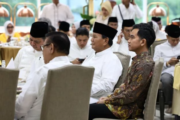 Prabowo Subianto Menghadiri Bukber Partai Golkar bersama dengan Gibran, Menegaskan Menghormati Proses dan Menunggu Putusan MK