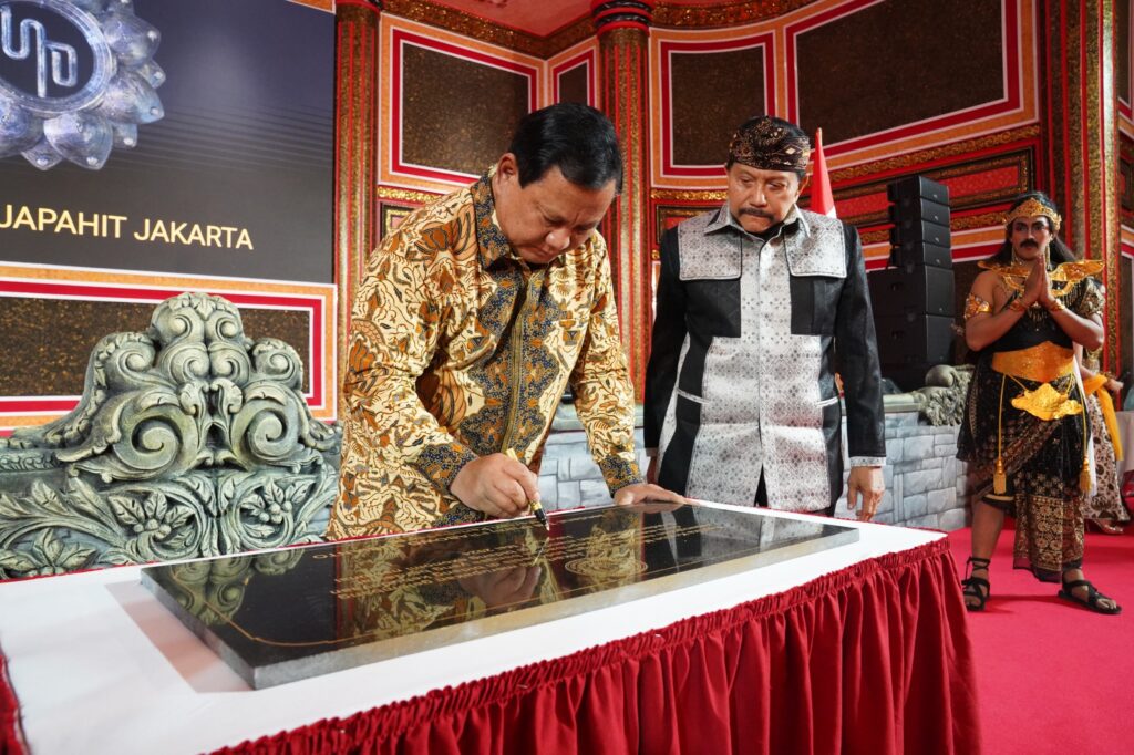 Prabowo Subianto Shows Gratitude for Initiative Acknowledging Indonesian Culture during Hendropriyono’s Birthday Celebration