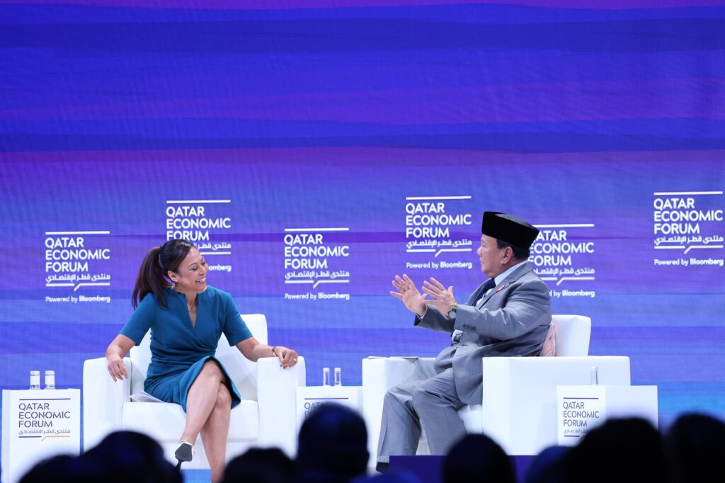 Prabowo Subianto Menjawab Pertanyaan Tuntas tentang Demokrasi dalam Kepemimpinannya, Disambut dengan Tepuk Tangan di Qatar Economic Forum