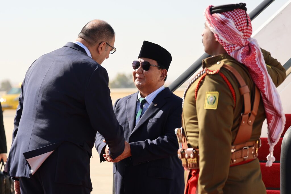 Prabowo Subianto greeted by high-ranking officials and honor guard upon arrival in Jordan