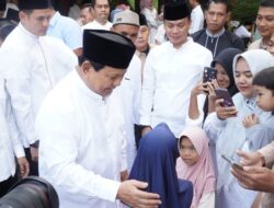 1445 H Iduladha, Prabowo Subianto Bertemu Warga di Hambalang, Bogor