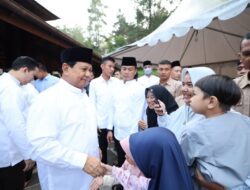 Prabowo Subianto Melaksanakan Sholat Idul Adha 1445 H di Masjid Nurul Wathan Hambalang