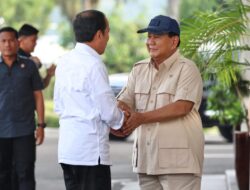 Prabowo Subianto Menjadi Tamu Jokowi di Bandara Halim, Menyampaikan Ucapan Ulang Tahun secara Langsung