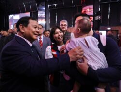 Prabowo Subianto Meets Greysia Polii and Her Family in Paris