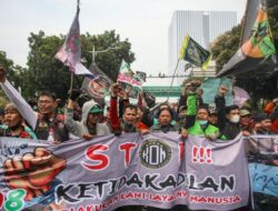 Serbuan Ojol dan Kurir Online Terhadap Patung Kuda: Detik-Detik Aksi Demo di 4 Titik