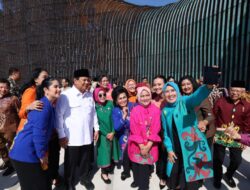 Prabowo Subianto Captured a Joyful Moment by Taking a Selfie with Iriana and Mothers at IKN