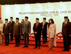 Prabowo Subianto and Jokowi Ride Presidential Car Together to the Inauguration of Newly-elected Parliament