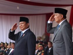 Enthusiastic Crowds Welcome Prabowo Subianto and Defense Minister Sjafrie as They Ride Maung After Handover Ceremony