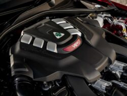 Alfa Romeo: Mesin Bahan Bakar Tetap Bertahan