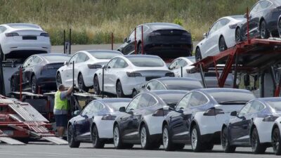“Mobil Tesla: Penjualan Terendah Sepanjang 2024”