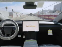 Tesla: Otomatisasi Mengemudi dari Pabrik ke Area Pemuatan