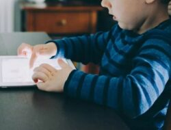 Tips Screen Time & Aktivitas Fisik Anak 1-4 Tahun
