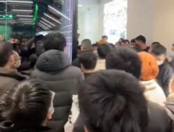 Gerakan Boikot Tesla Merebak: Showroom Digeruduk di Seluruh Kota