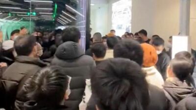 Gerakan Boikot Tesla Merebak: Showroom Digeruduk di Seluruh Kota