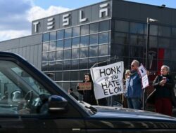 Elon Musk Ungkap Masa Depan Tesla: Analisis SEO