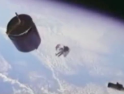 NASA Astronaut Tangkap Satelit RI yang Lepas – Berita Terbaru