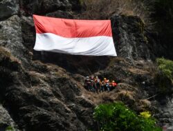 8 Spot Panjat Tebing Terbaik di Indonesia dengan Alam Memukau