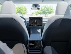 Parade Video Tesla Robotaxi: Terbang dengan Layanan Terbaru!