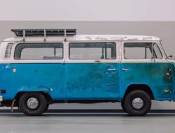 Restorasi Bus Klasik Volkswagen yang Selamat dari Kebakaran di California
