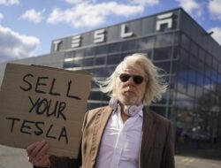 Elon Musk Tinggalkan Tesla, Perusahaan Semakin Terpuruk