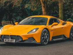 Tips Mengatasi Perasaan Negatif Tentang Supercar Listrik