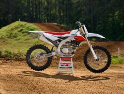 Yamaha Motor Motocross Edisi Ulang Tahun ke-70: Tampilan Garang yang Mengagumkan