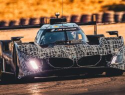 BMW Menyematkan Kisi-kisi Kecil untuk Tampilan yang Lebih Modern