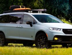 Chrysler Van Overlanding: Menjelajah dengan Lencana Terkeren