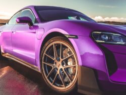 Porsche Siap Menambahkan Fitur Kontroversial ke Mobil Listrik?