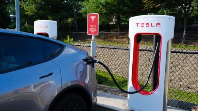 Tesla Memperkenalkan Pintu yang Lebih Mudah Digunakan dalam Keadaan Darurat