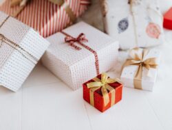 7 Ide Hadiah Romantis untuk Pasangan Anda: Dijamin Bikin Hati Meleleh