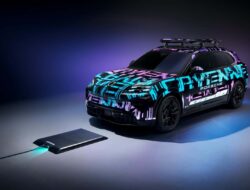 Porsche Cayenne Electric: Teknologi Pengisian Daya Nirkabel