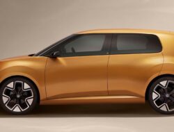Bos Volkswagen Kritik Gagang Pintu Pop-Out: Apa yang Anda Perlu Ketahui