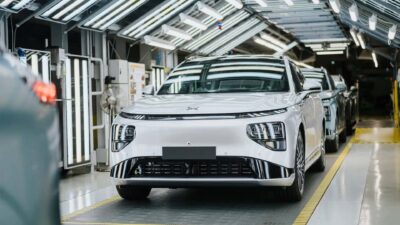 Pabrikan Cina Xpeng Menyebarkan Sayap dengan Produksi Mobil Listrik di Eropa